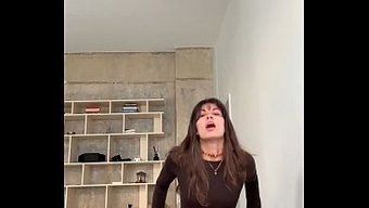 Kız Çok He...