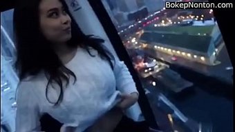 Sıcak Genç...