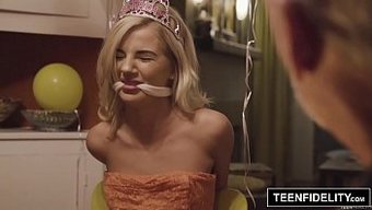 Genç (18+)...
