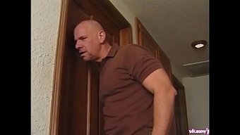 Genç (18+)...