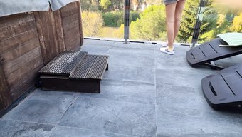 Kız Dışarı...