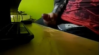 Genç (18+)...
