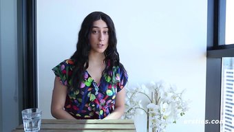 Violet, Es...