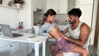Cılız Kız ...